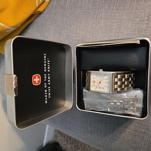 Wenger Swiss Made SWISS ARMY WATCH featuring BUDWEISER, Men's - Picture 13 of 13